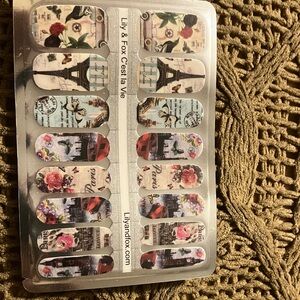 Lily & Fox 🦊 nail wraps